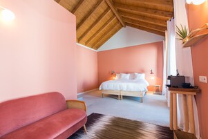 小型双人房 | 特色装修、特色家居、办公桌、笔记本电脑工作区