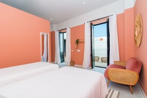 Decoración personalizada, muebles diferentes y escritorio
