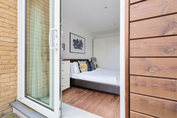 Apartment | Extra beds - Sophisticated 2 Bed Flat with Balcony in Acton (London)