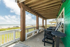 Property grounds - Mermaid Manor - Beachfront, Sun, Sand, Good Times! (Surfside Beach)
