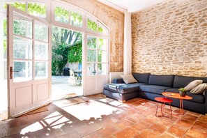 Televisie en een tafeltennistafel