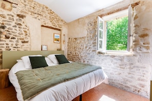 3 slaapkamers, een strijkplank/strijkijzer, gratis wifi, beddengoed