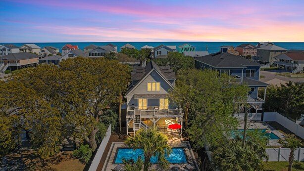 A coastal residential area with houses, a swimming pool, and a view of the ocean. - Garden City Retreat with Pool, Walk to Beach (Garden City Beach)