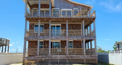 8018 Beach Rd, Semi-Oceanfront/Pool, Ocean and Sound Views, Pool, Hot Tub, 5 Bedroom House on Beach ...