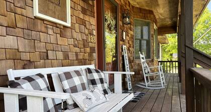 Spacious family Lodge with solar heated pool, hot tub, fire pit and EV charger.