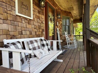 Spacious family Lodge with solar heated pool, hot tub, fire pit and EV charger.