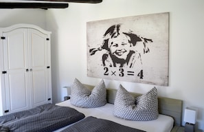 3 bedrooms, free WiFi, bed sheets