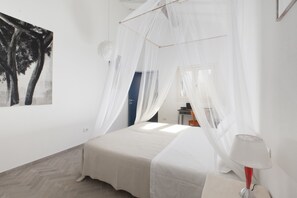 3 bedrooms, desk, iron/ironing board, travel cot - AMORE RENTALS - Villa Ambretta with Private Swimming Pool, Garden and Barbecue (Campagnatico)
