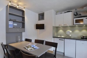 Kühlschrank, Mikrowelle, Geschirrspüler