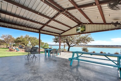 Tres A Lake Retreat – Luxury Lakefront Living with Private Pool, Hot Tub & Direc