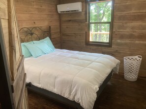 2 bedrooms - Custom craftsman cabin overlooking the Kings river. (Huntsville)