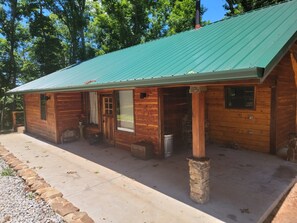 Exterior - Custom craftsman cabin overlooking the Kings river. (Huntsville)