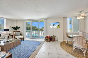 Smart TV - Rates Lowered - Last Min Specials! (Palm Beach Shores)