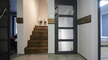 ์ํํธ (dolny) | ๊ฑฐ์ค ๊ณต๊ฐ | ์ผ์ด๋ธ ์ฑ๋ ์์ฒญ์ด ๊ฐ๋ฅํ 30์ธ์น ํ๋ผ์ค๋ง TV, TV