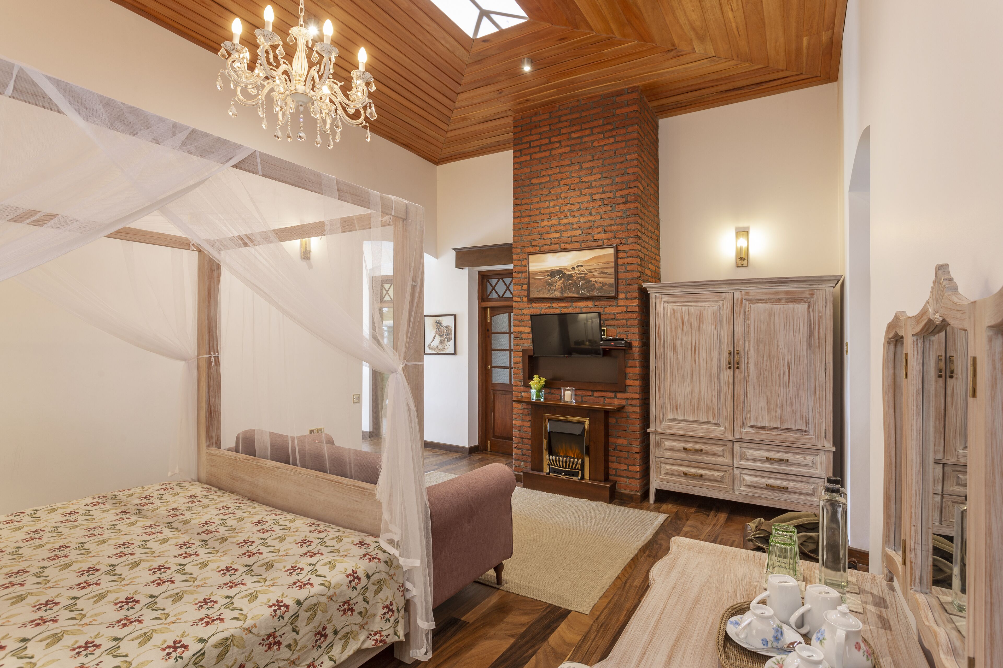 Deluxe tweepersoonskamer, 1 tweepersoonsbed, uitzicht op meer | Lakens van Egyptisch katoen, luxe beddengoed, een kluis op de kamer