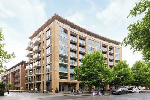 Idyllic 2 Bed Flat with Balcony in Canada Water