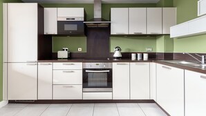 Apartment | Private kitchen | Fridge, microwave, oven, stovetop - Idyllic 2 Bed Flat with Balcony in Canada Water (London)