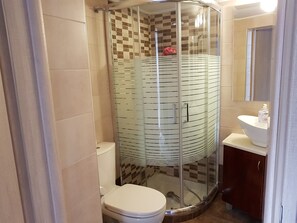 Departamento | Baño | Regadera, secadora de cabello, toallas 