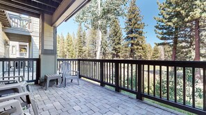 Condo, 2 Bedrooms | Property grounds