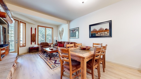 Condo, 2 Bedrooms | Dining