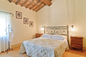 3 habitaciones, tabla de planchar con plancha y acceso a internet