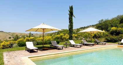 Amazing view 3 bdr villa with pool & A/C in Pienza | Leccino