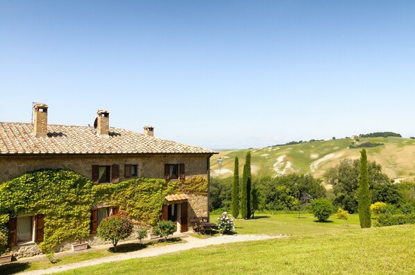 Exterior - Amazing view 3 bdr villa with pool & A/C in Pienza | Leccino (Monticchiello)