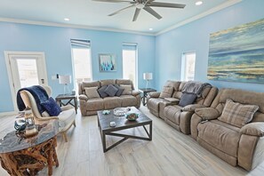 Flat-screen TV, fireplace - As Good As It Gets! Rent The Whole House! (South Padre Island)