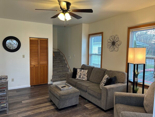 Smart-TV, Bücher, Arbeitsbereiche