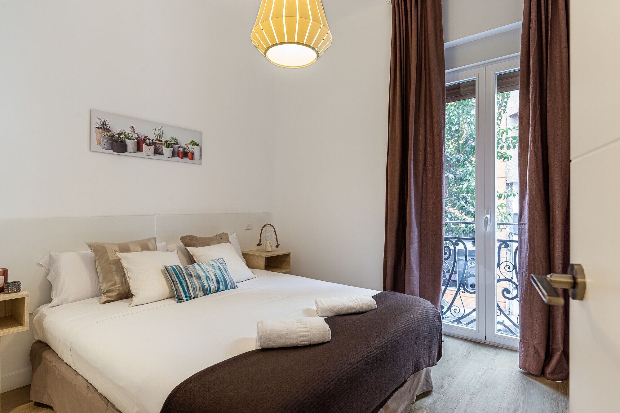 2 slaapkamers, een strijkplank/strijkijzer, gratis wifi, beddengoed