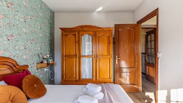 3 bedrooms, iron/ironing board, free WiFi, bed sheets