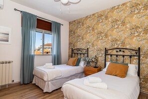 3 bedrooms, iron/ironing board, free WiFi, bed sheets