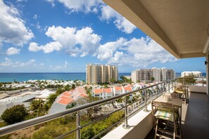 Property grounds - * NEW LISTING* Oceanview 2BR-walking distance to Mullet bay Beach (Cupecoy)