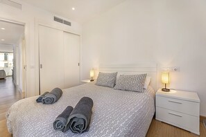 3 slaapkamers, een strijkplank/strijkijzer, reisbedje, gratis wifi