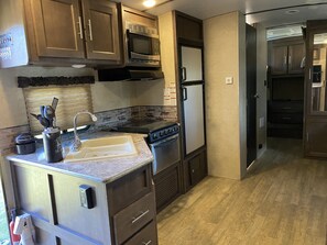 微波炉、炉灶、茶具/咖啡用具、烤面包机