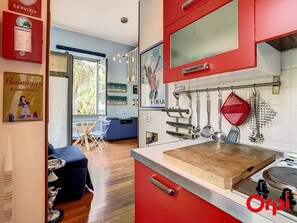 Fridge, microwave, stovetop, coffee/tea maker