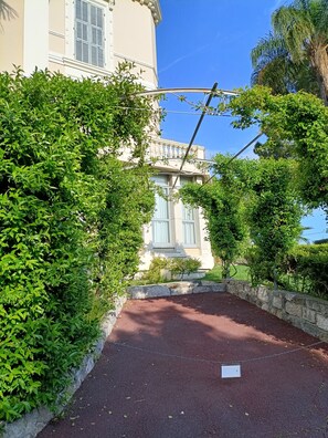 Enceinte de lâhĂ©bergement