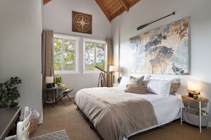 4 bedrooms, desk, free WiFi, bed sheets - SPECTACULAR LAKE VIEW HOME, 3100 SFT, A/C, SPA, STEPS to LAKE (Lake Arrowhead)