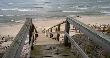 Nice Cottage on Lake Michigan with Views and Beach