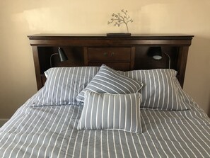 2 bedrooms, desk, iron/ironing board, WiFi - Best Location & Neighborhood  (2.5 to Downtown PGH) (Pittsburgh)