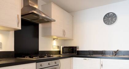 Pass the Keys | Lovely, comfortable 2-bed Braehead - free parking