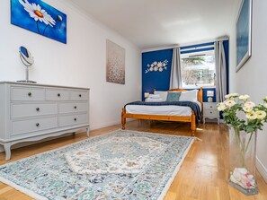 2 bedrooms, laptop workspace, free WiFi, bed sheets