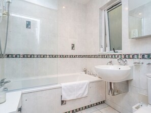 Combined shower/bathtub, towels, soap, shampoo