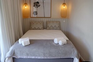 5 bedrooms, WiFi, bed sheets
