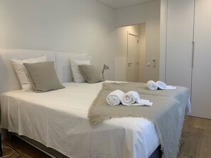 5 bedrooms, WiFi, bed sheets