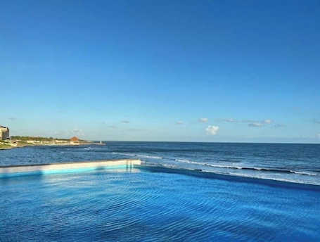 Pool. Apartment with 2BD, closed to the beach, Romana Airport & Altos de Chavón.