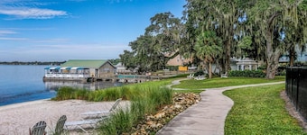 Unique "Tiki Hut" vibe in Downtown Mt Dora!!!!