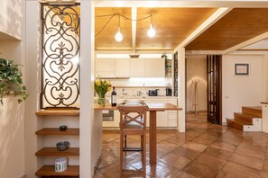 Classic-Apartment | Eigene Küche | Kühlschrank, Ofen, Herdplatte, Geschirrspüler