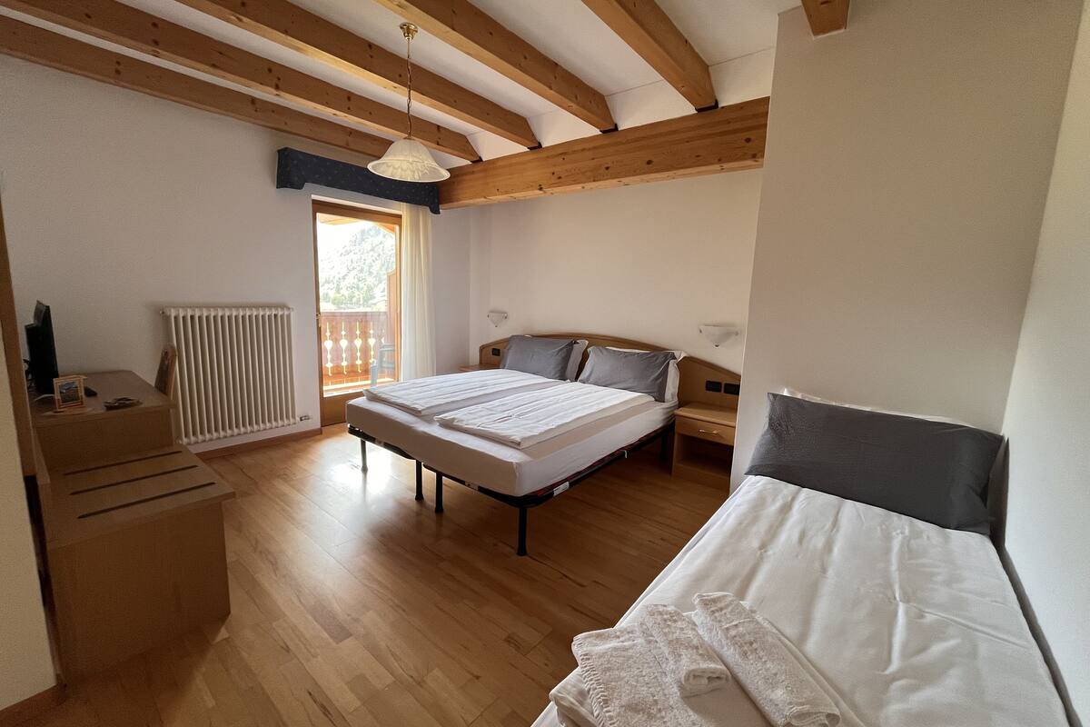 Superior Triple Room | In-room safe, WiFi (free)