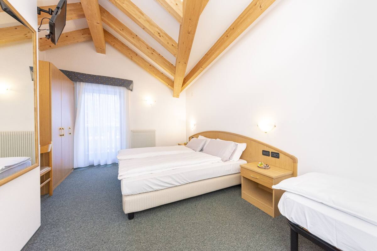 Superior Quadruple Room | In-room safe, WiFi (free)